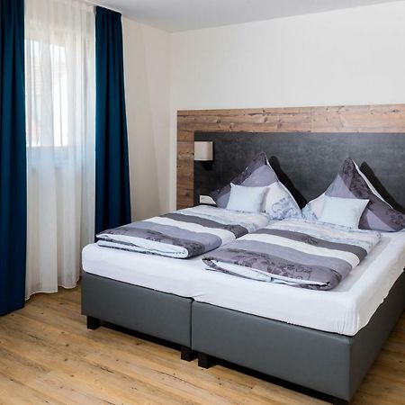 Landhotel Zum Adler Oberbechingen Bagian luar foto