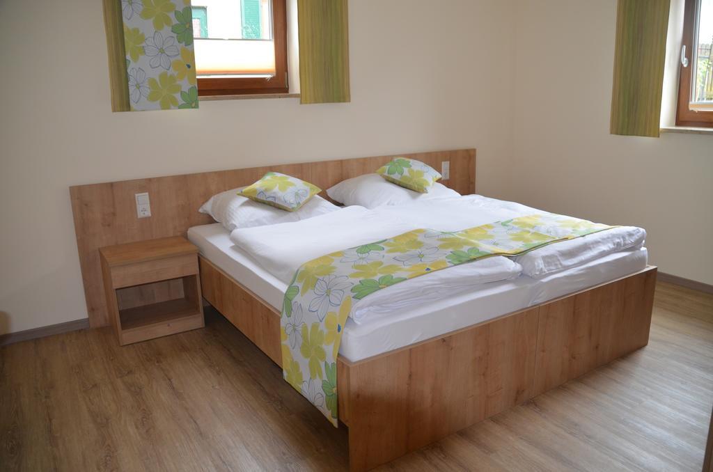Landhotel Zum Adler Oberbechingen Ruang foto