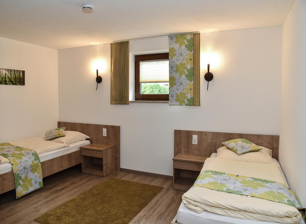 Landhotel Zum Adler Oberbechingen Bagian luar foto