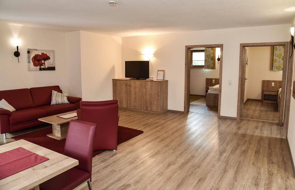 Landhotel Zum Adler Oberbechingen Bagian luar foto