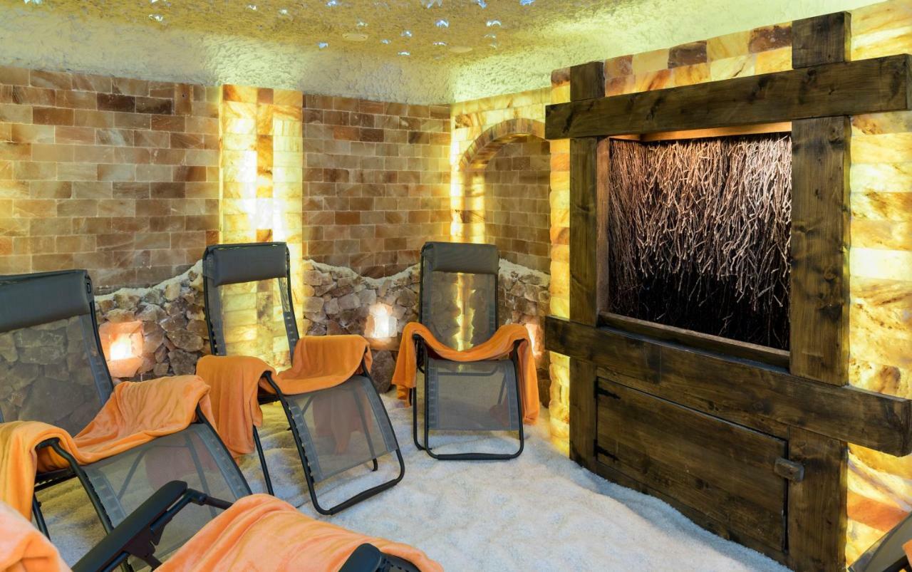 Landhotel Zum Adler Oberbechingen Bagian luar foto