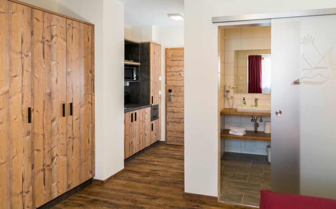 Landhotel Zum Adler Oberbechingen Bagian luar foto