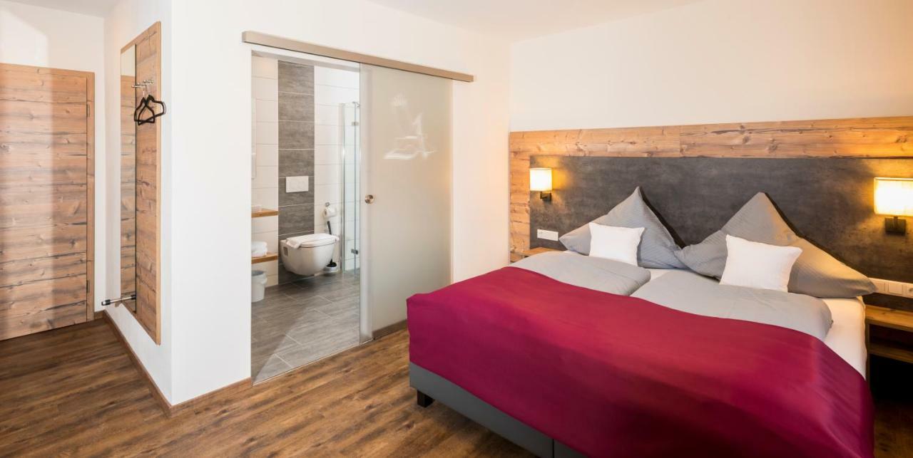 Landhotel Zum Adler Oberbechingen Bagian luar foto