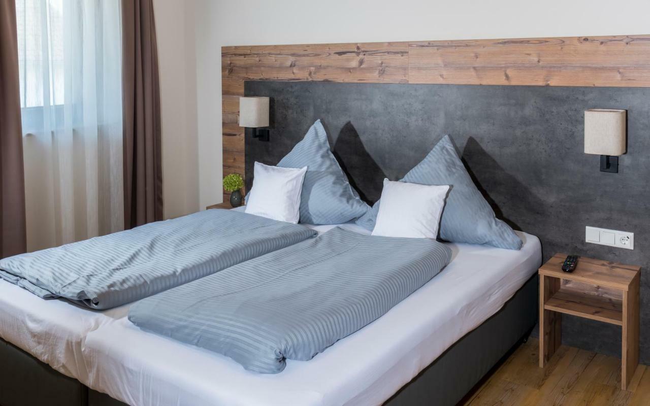 Landhotel Zum Adler Oberbechingen Bagian luar foto