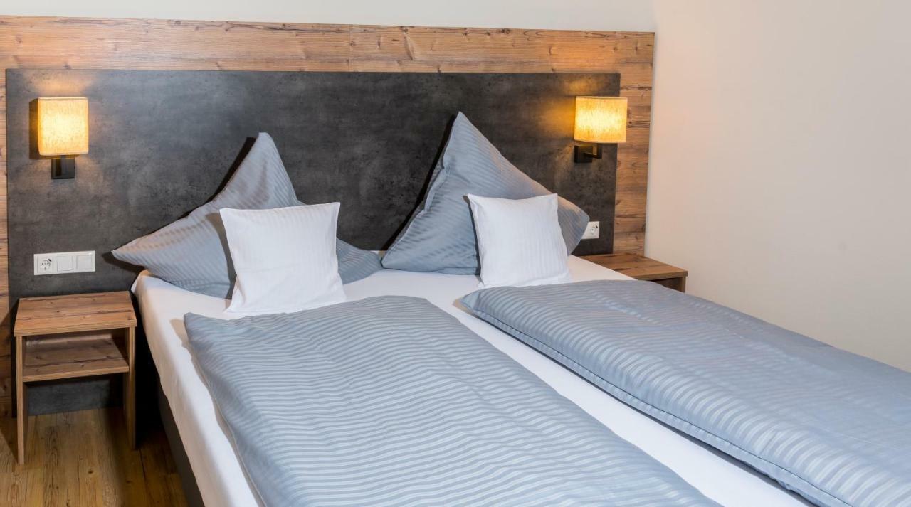 Landhotel Zum Adler Oberbechingen Bagian luar foto
