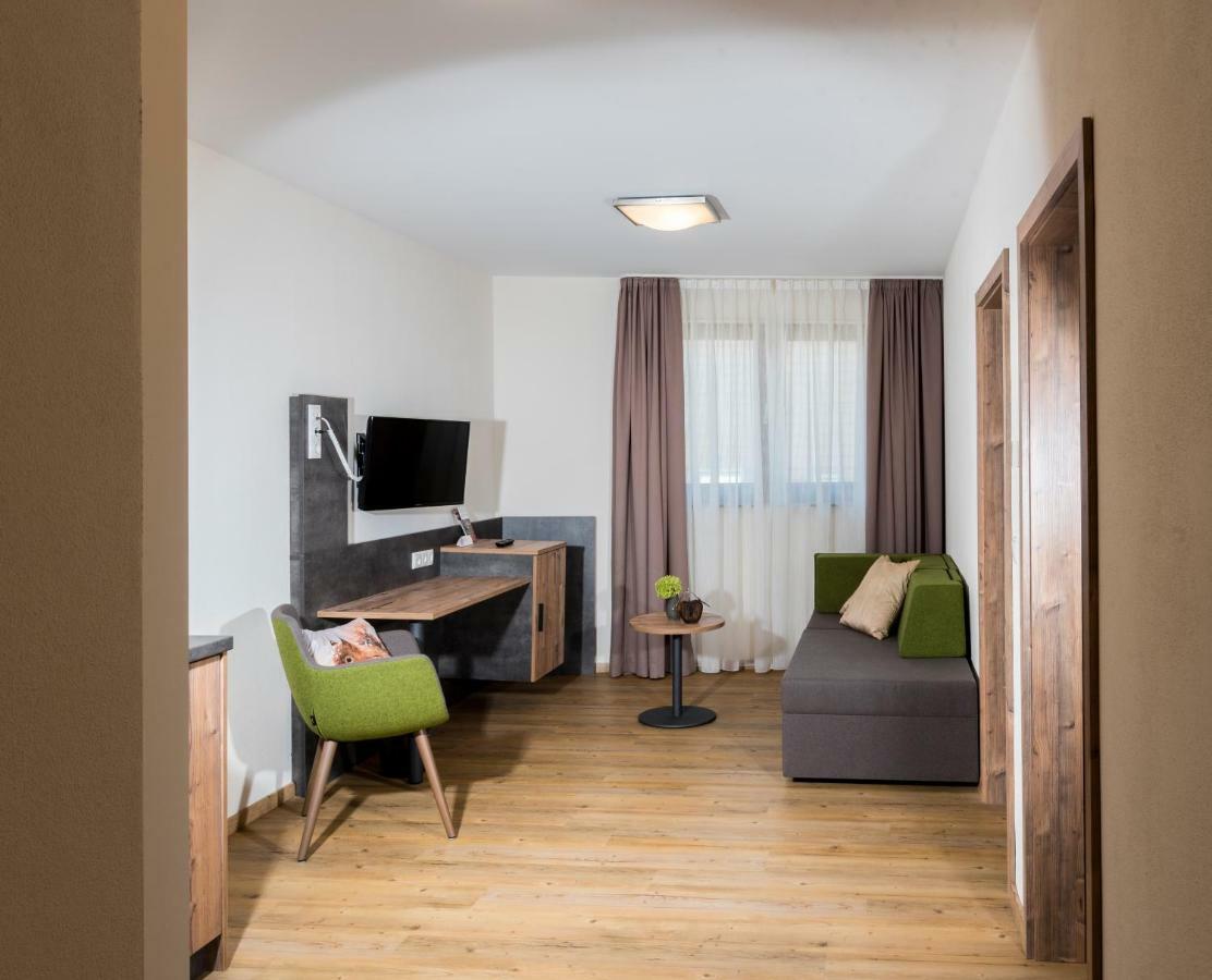 Landhotel Zum Adler Oberbechingen Bagian luar foto
